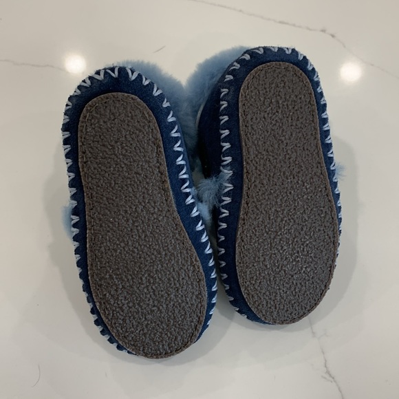 NWOT Toddler Slippers - Picture 2 of 2